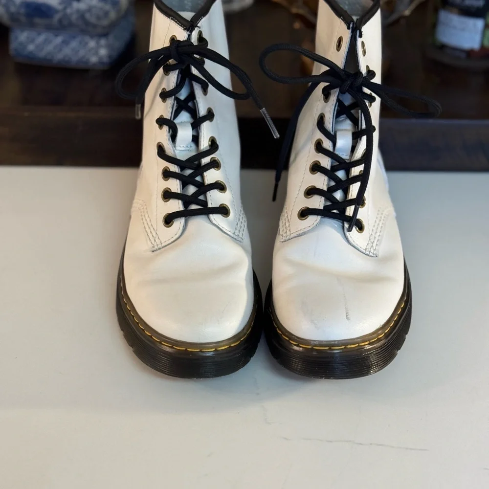 🤍 DR. MARTENS WHITE LEATHER LACE UP ANKLE BOOTS! - Picture 2 of 9